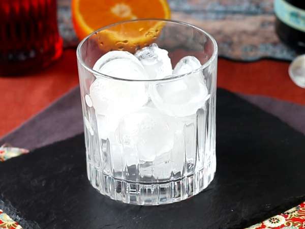 Negroni: recept so správnymi dávkami na prípravu doma - Príprava krok 1