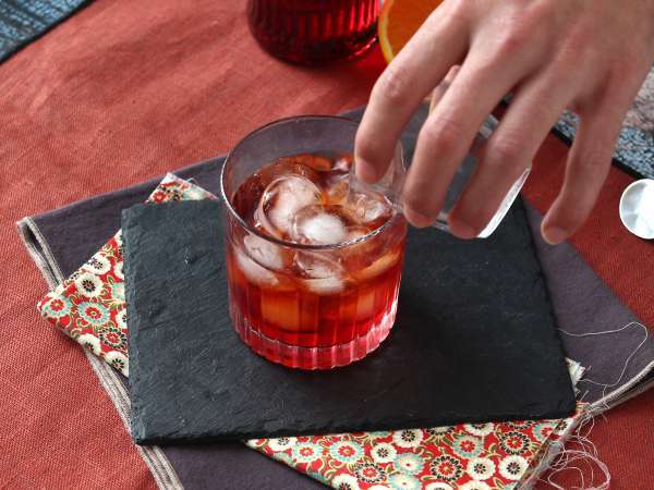 Negroni: recept so správnymi dávkami na prípravu doma - Príprava krok 2