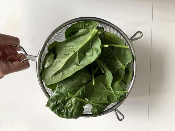 Detoxikačná zelená šťava bez extraktora pre maximum vitamínov! - Príprava krok 1
