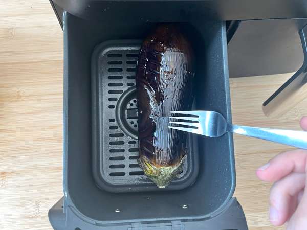 Ako jednoducho opečiete a ošúpete baklažány vo fritéze Air Fryer? Jednoduchý spôsob! - Príprava krok 3