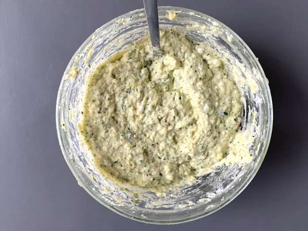 Cuketové placky s jogurtovou a feta omáčkou - Príprava krok 3