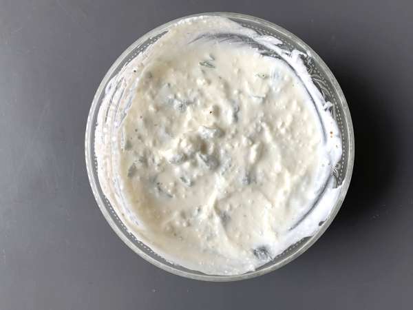 Cuketové placky s jogurtovou a feta omáčkou - Príprava krok 5