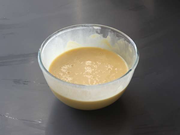Mäkký, fondánový a karamelizovaný broskyňový koláč - Príprava krok 5