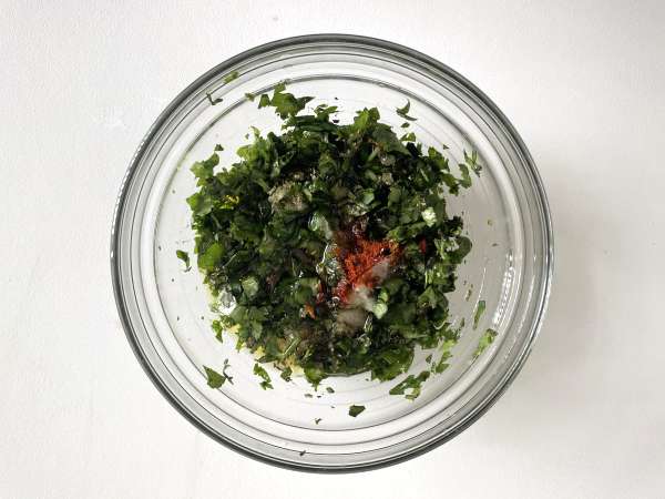 Omáčka Chimichurri: dokonalý doplnok k pečeniu a grilovaniu. - Príprava krok 4