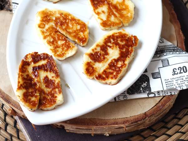 Sladkokyslý Halloumi vyprážaný na panvici s medom a rozmarínom - Príprava krok 6