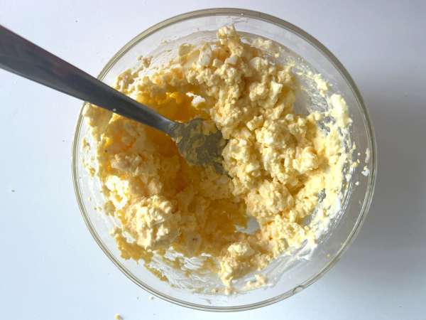 Tamago sando: slávny japonský sendvič s vajíčkom, ktorý nájdete v konbini! - Príprava krok 4