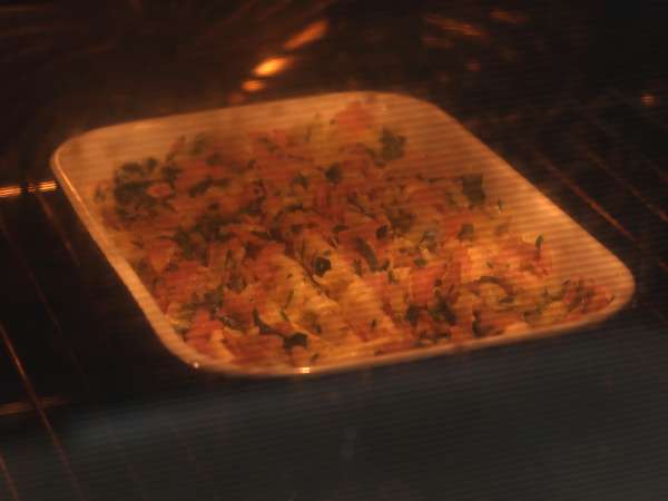 Čo robiť s tortillami Zapekaná šunka, špenát a mozzarella na spôsob mrveničkového koláča - Príprava krok 6
