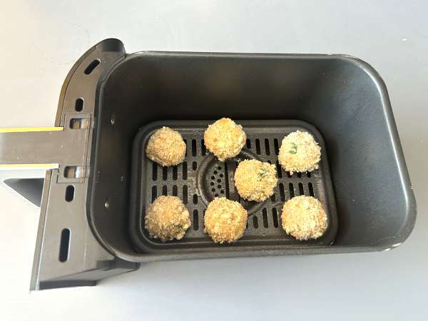 Chrumkavé tuniakové koláčiky vo fritéze: neodolateľný predkrm! - Príprava krok 6