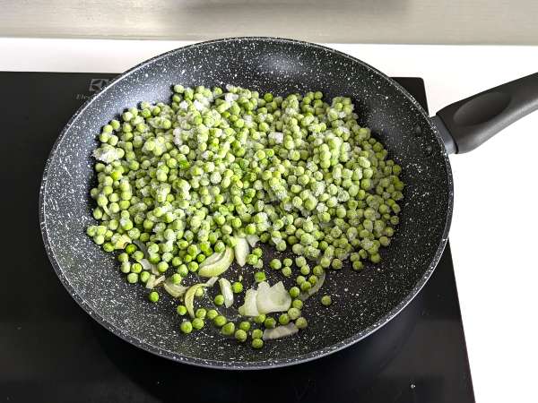Hráškové a feta mäsové guľky vo fritéze: chutné a veľmi rýchle na prípravu! - Príprava krok 1