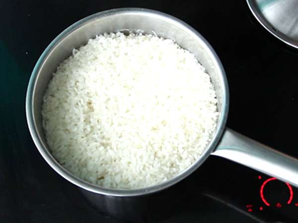 Tuniakové onigiri, malý japonský trojuholníkový sendvič s ryžou - おにぎり - Príprava krok 2