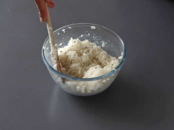 Tuniakové onigiri, malý japonský trojuholníkový sendvič s ryžou - おにぎり - Príprava krok 4