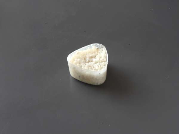 Tuniakové onigiri, malý japonský trojuholníkový sendvič s ryžou - おにぎり - Príprava krok 7