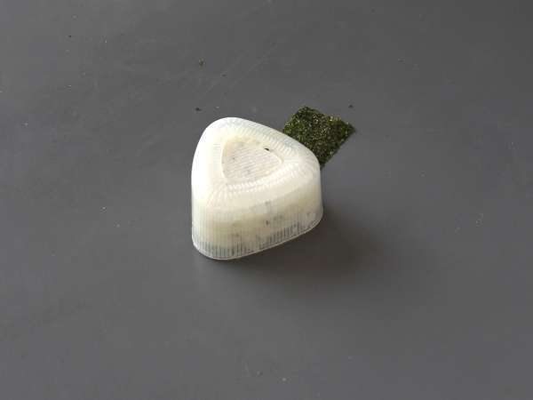 Tuniakové onigiri, malý japonský trojuholníkový sendvič s ryžou - おにぎり - Príprava krok 9