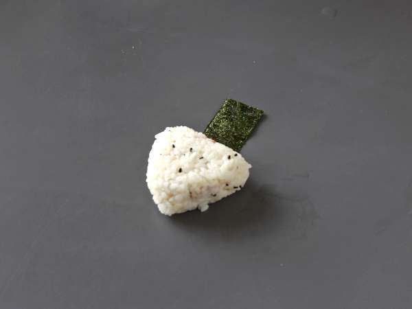 Tuniakové onigiri, malý japonský trojuholníkový sendvič s ryžou - おにぎり - Príprava krok 14