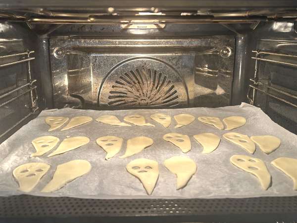 Sušienky s duchmi: najjednoduchší a najzábavnejší recept na Halloween, ktorý môžete pripraviť s deťmi - Príprava krok 4
