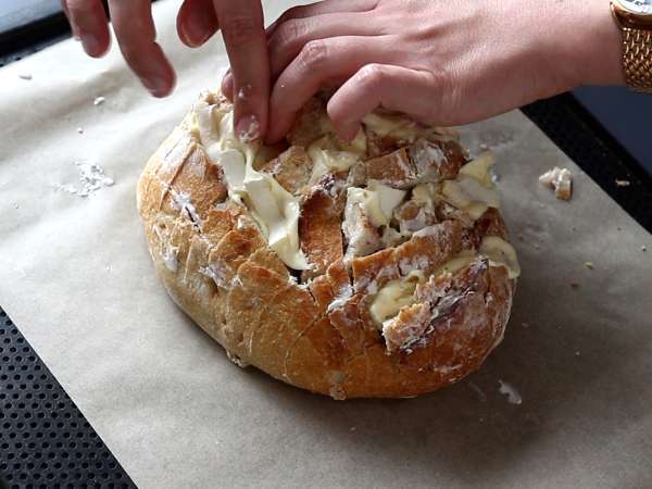 Plnený chlieb s ježkom v štýle tartiflette - Príprava krok 7