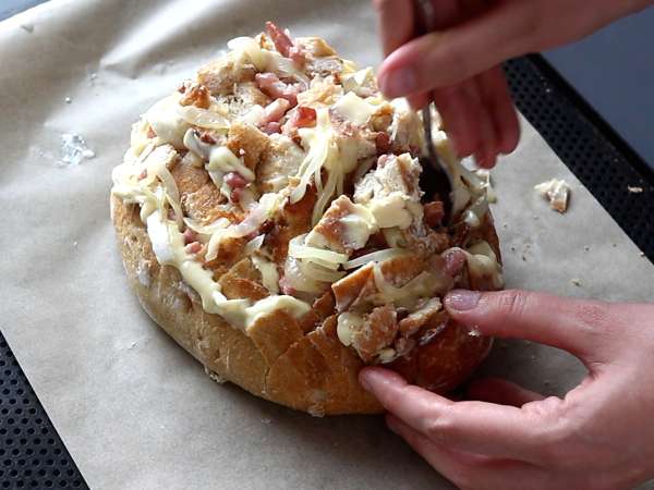 Plnený chlieb s ježkom v štýle tartiflette - Príprava krok 8
