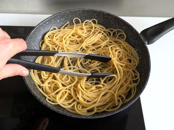 Špagety cacio e pepe: 3 prísady, explózia chutí! - Príprava krok 6