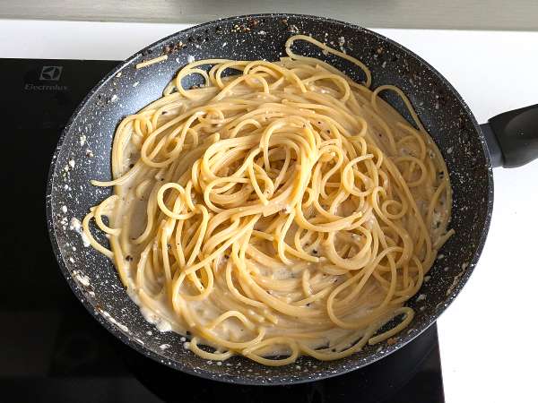 Špagety cacio e pepe: 3 prísady, explózia chutí! - Príprava krok 9