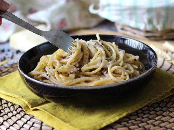 Špagety cacio e pepe: 3 prísady, explózia chutí! - Príprava krok 10