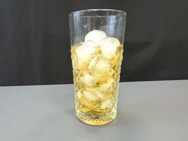 Martini Spritz bez alkoholu, sladký kvetinový koktail na aperitív - Príprava krok 2