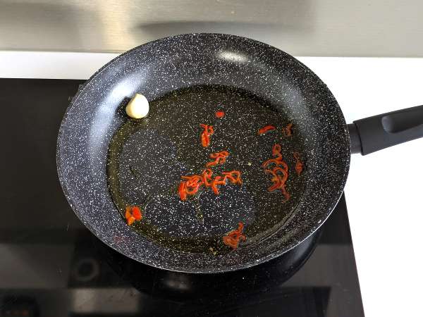 Penne all'arrabbiata: talianska klasika, ktorá zahreje pri srdci! - Príprava krok 2