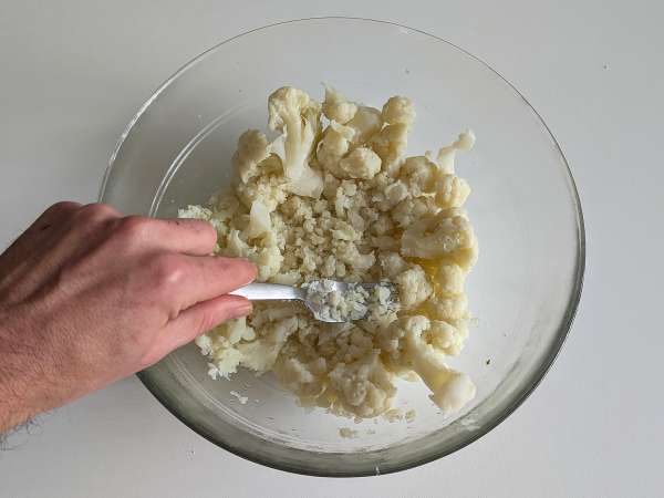 Karfiolové mäsové guľky vo fritéze: úsporný a vegetariánsky recept - Príprava krok 3