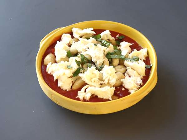 Rýchle a upokojujúce gnocchi s paradajkami a mozzarellou - gnocchi alla sorrentina v rúre - Príprava krok 4