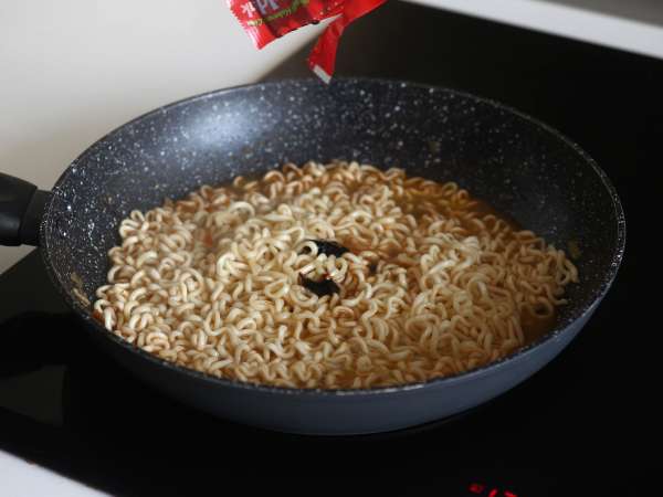 Ako uvariť buldak habanero limetkové rezance, recept s marinovaným kuracím mäsom! - Príprava krok 11