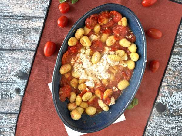Pečené feta halušky s Airfryer, super rýchle jedlo s cherry paradajkami a feta! - Príprava krok 5
