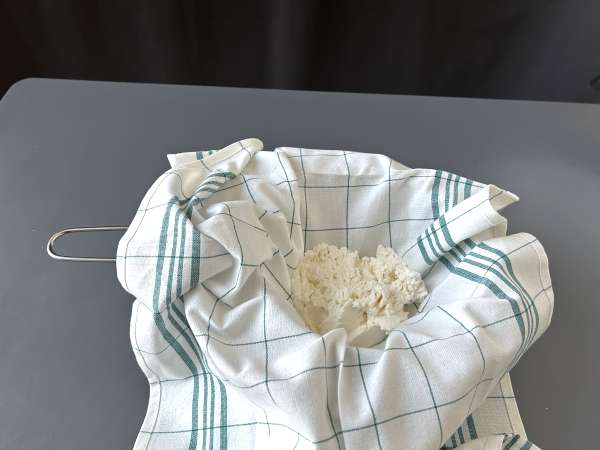 Špenát a ricotta malfatti, jednoduchý recept na domáce cestoviny bez miesenia - Príprava krok 1