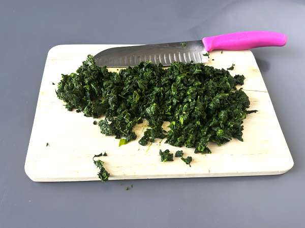 Špenát a ricotta malfatti, jednoduchý recept na domáce cestoviny bez miesenia - Príprava krok 2