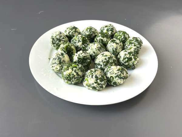 Špenát a ricotta malfatti, jednoduchý recept na domáce cestoviny bez miesenia - Príprava krok 6