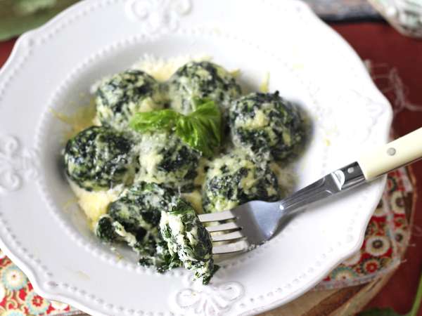Špenát a ricotta malfatti, jednoduchý recept na domáce cestoviny bez miesenia - Príprava krok 9