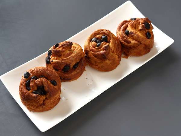 Cruffins, kombinácia croissantu a muffinu s krémom a čokoládou - Príprava krok 12
