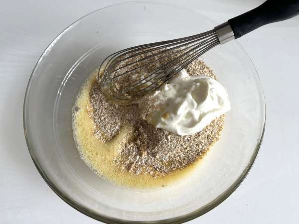 Bezlepkový ovsený chlieb s jogurtom a vajcami: zdravý a jednoduchý recept plný bielkovín - Príprava krok 2