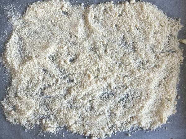 Super chrumkavé domáce cibuľové a parmezánové lupienky - Príprava krok 2
