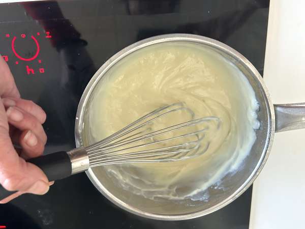 Mlieko vyprážané na vzduchu vo fritéze. Tradičný dezert s menším množstvom oleja a rovnakou chuťou ako vždy. - Príprava krok 4