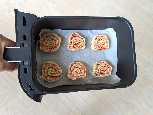 Rolky z lístkového cesta vo fritéze: rýchly a jednoduchý recept - Príprava krok 6