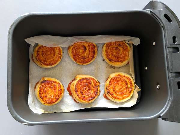 Rolky z lístkového cesta vo fritéze: rýchly a jednoduchý recept - Príprava krok 7