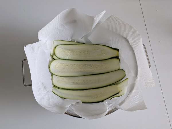 Cuketa parmigiana vo fritéze: rýchla, ľahká a chrumkavá - Príprava krok 2