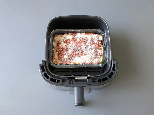 Cuketa parmigiana vo fritéze: rýchla, ľahká a chrumkavá - Príprava krok 9