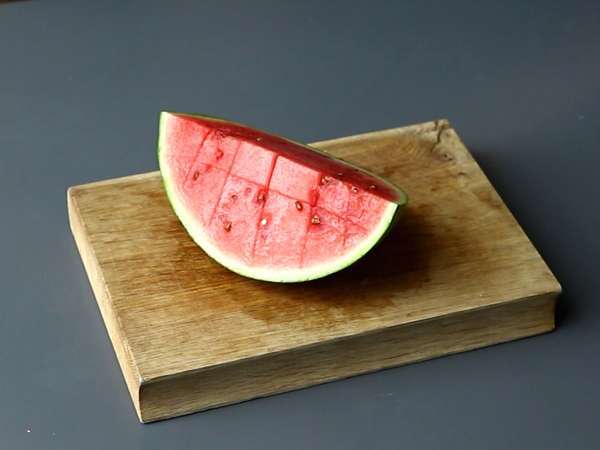 Červený ovocný šalát: jahody, maliny, čerešne a melón, ideálny na leto! - Príprava krok 1