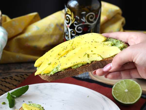 Avokádový toast s mangom a limetkou: svieži, rýchly a chutný recept - Príprava krok 5