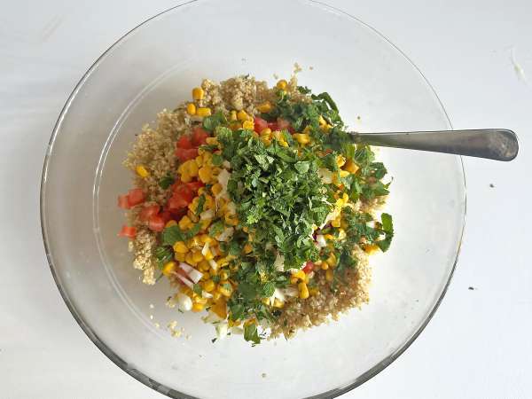Šalát z quinoy s príchuťou tabbouleh: Osviežujúci a ešte zdravší - Príprava krok 4
