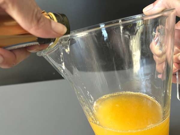Agua de Valencia, stredomorský koktail s cavou a pomarančom, ktorý si môžete pripraviť aj doma. - Príprava krok 4