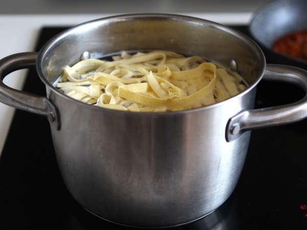 Cestoviny s bolonskou omáčkou - tagliatelle al ragù alla bolognese - Príprava krok 7