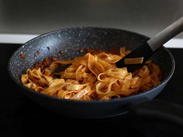 Cestoviny s bolonskou omáčkou - tagliatelle al ragù alla bolognese - Príprava krok 8