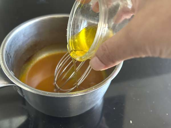 Carpaccio z hrebenatiek s citrusovým vinaigrette a pistáciami, elegantný a ľahko pripraviteľný predkrm. - Príprava krok 3