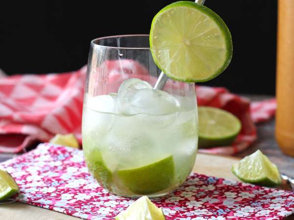Citrónová Caipirinha: brazílsky nápoj, ktorý si ľahko pripravíte bez koktailového šejkra - Príprava krok 6